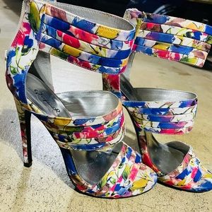 SOLD. SHOW STOPPER HEELS